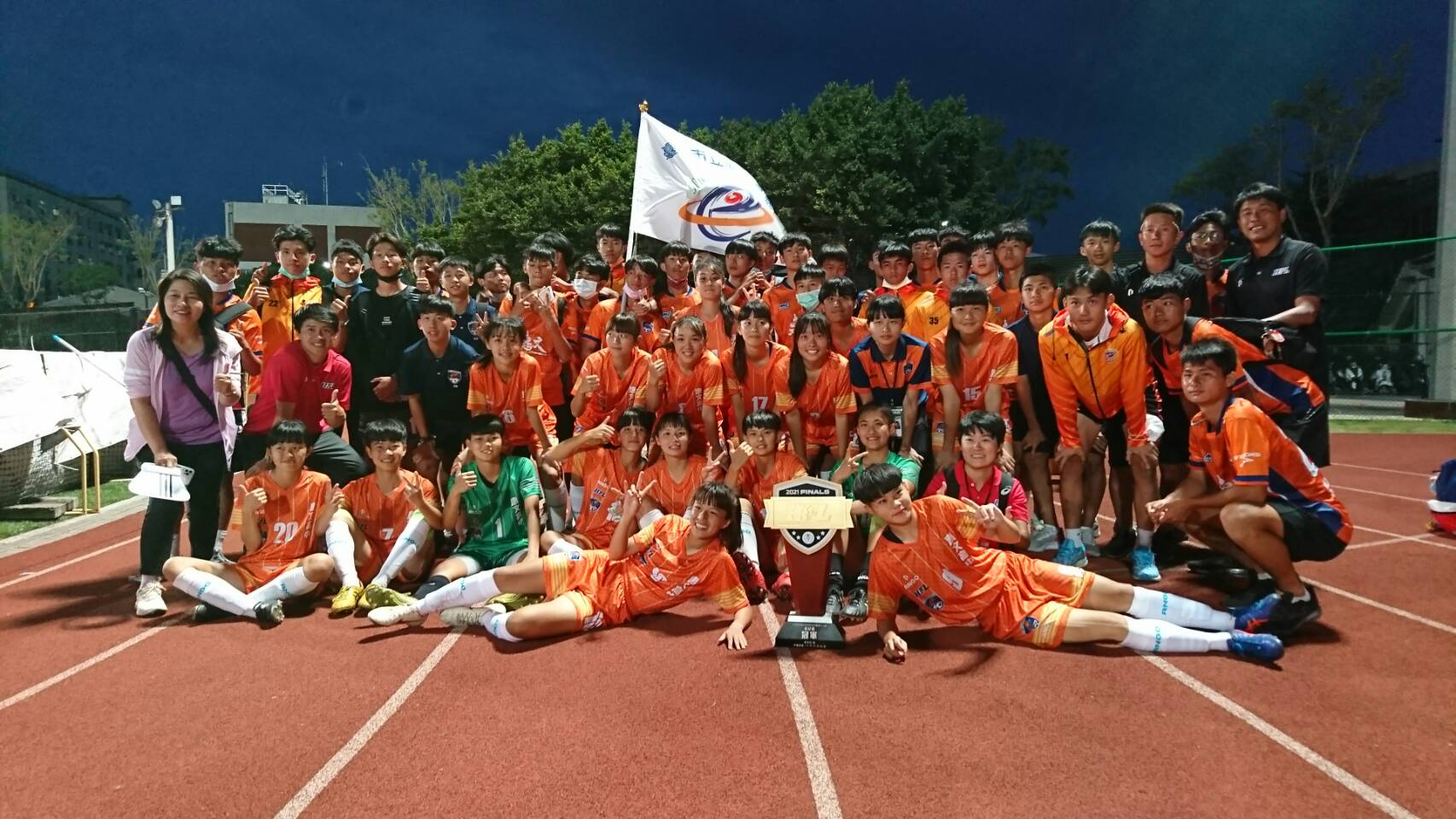 惠文高中女足勇奪109學年高中足球聯賽高女組冠軍